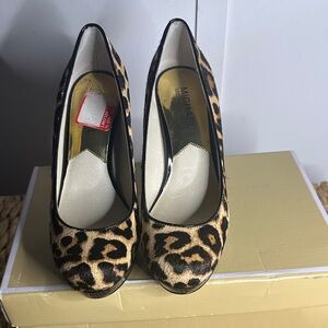 Michael Kors leopard heels, size‎ 6